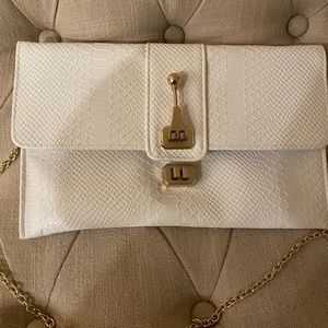 Cute mid size bag. Non smoking house